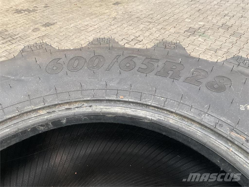 BKT 600/65R28 Rehvid, rattad ja veljed