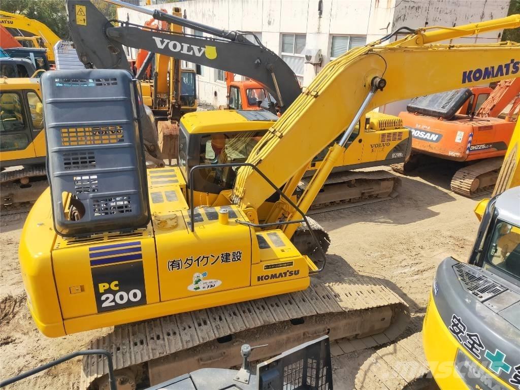 Komatsu PC200-7 Roomikekskavaatorid