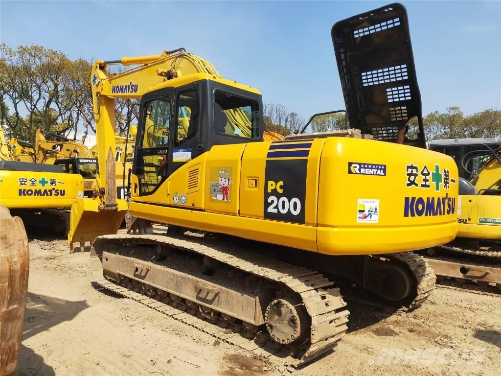 Komatsu PC200-7 Roomikekskavaatorid
