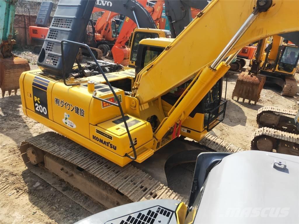 Komatsu PC200-7 Roomikekskavaatorid