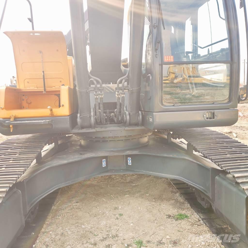 Hyundai R220LC-9S Roomikekskavaatorid