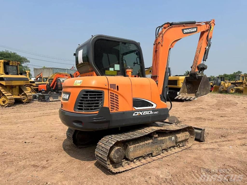 Doosan DX 60 Roomikekskavaatorid