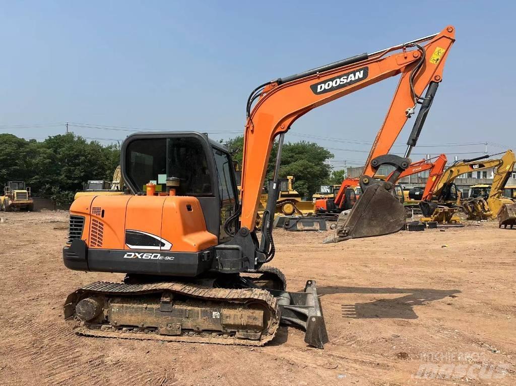 Doosan DX 60 Roomikekskavaatorid