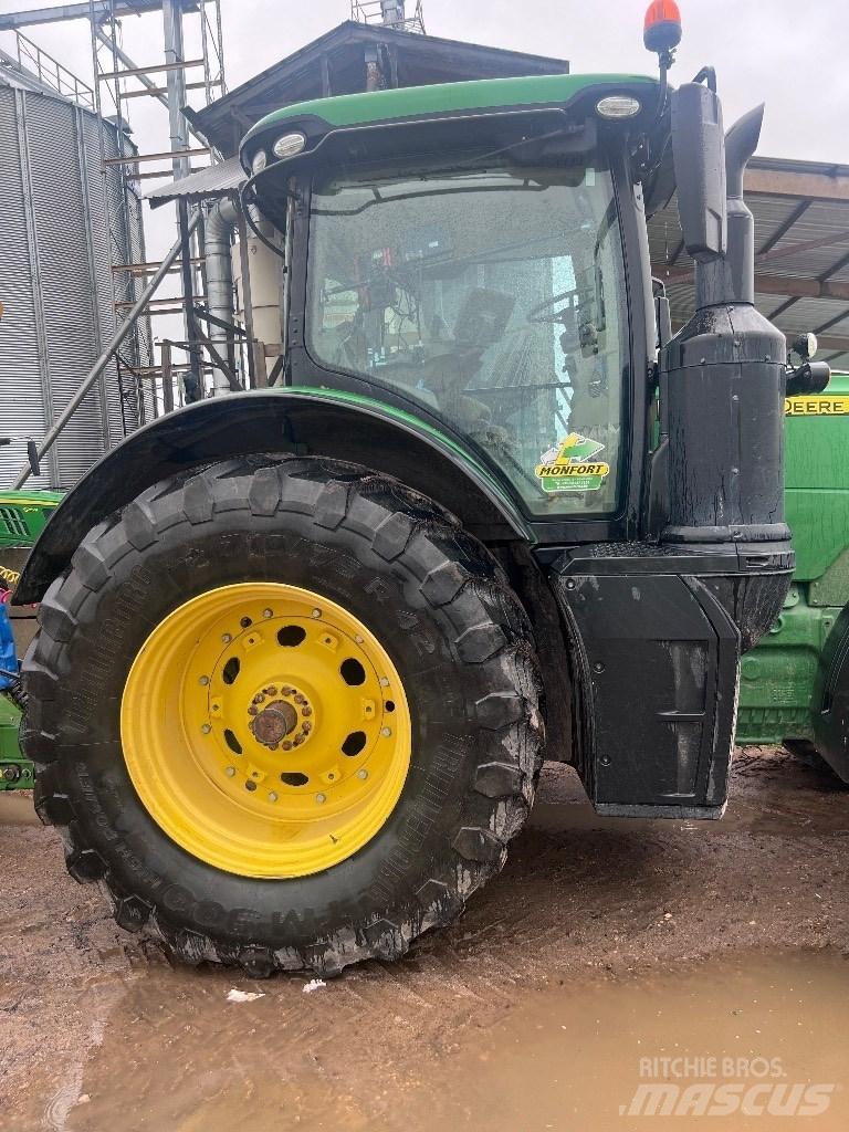 John Deere 8320 R Traktorid