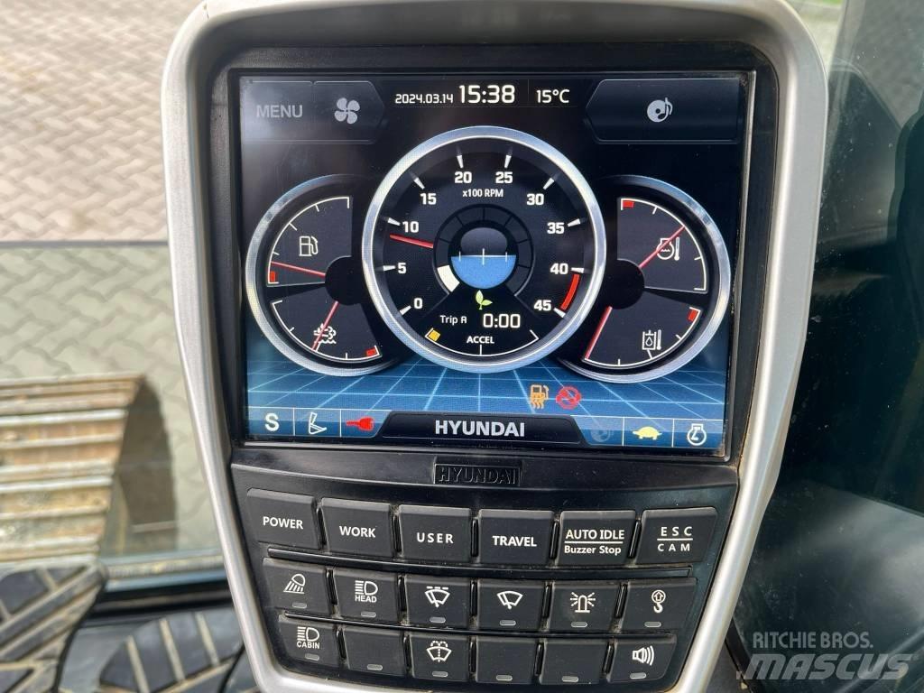 Hyundai HX 220 L Roomikekskavaatorid