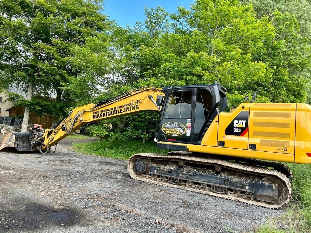 CAT 323 NG - nextgen Roomikekskavaatorid