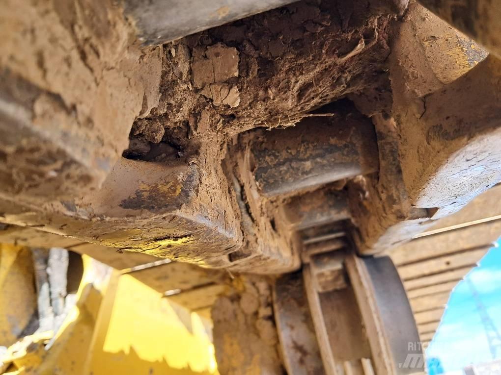 Komatsu D61PXI-24E0 Buldooserid