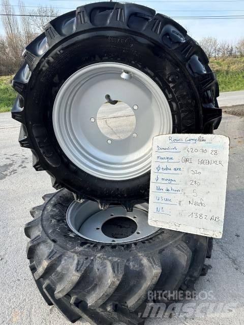  GREENEX 320/70R28 Rehvid, rattad ja veljed