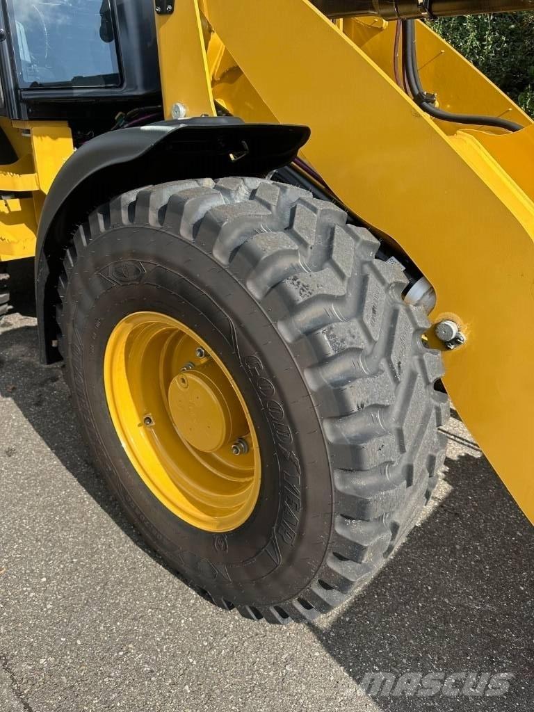 CAT 908 Rataslaadurid