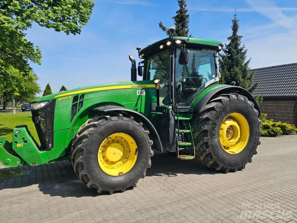 John Deere 8245 R Traktorid