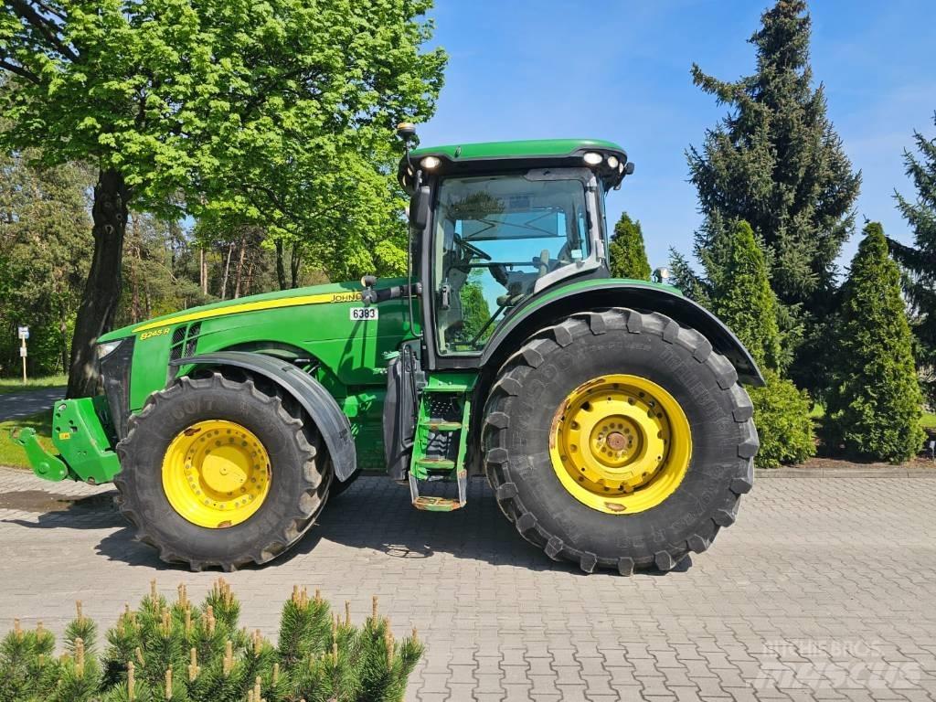 John Deere 8245 R Traktorid