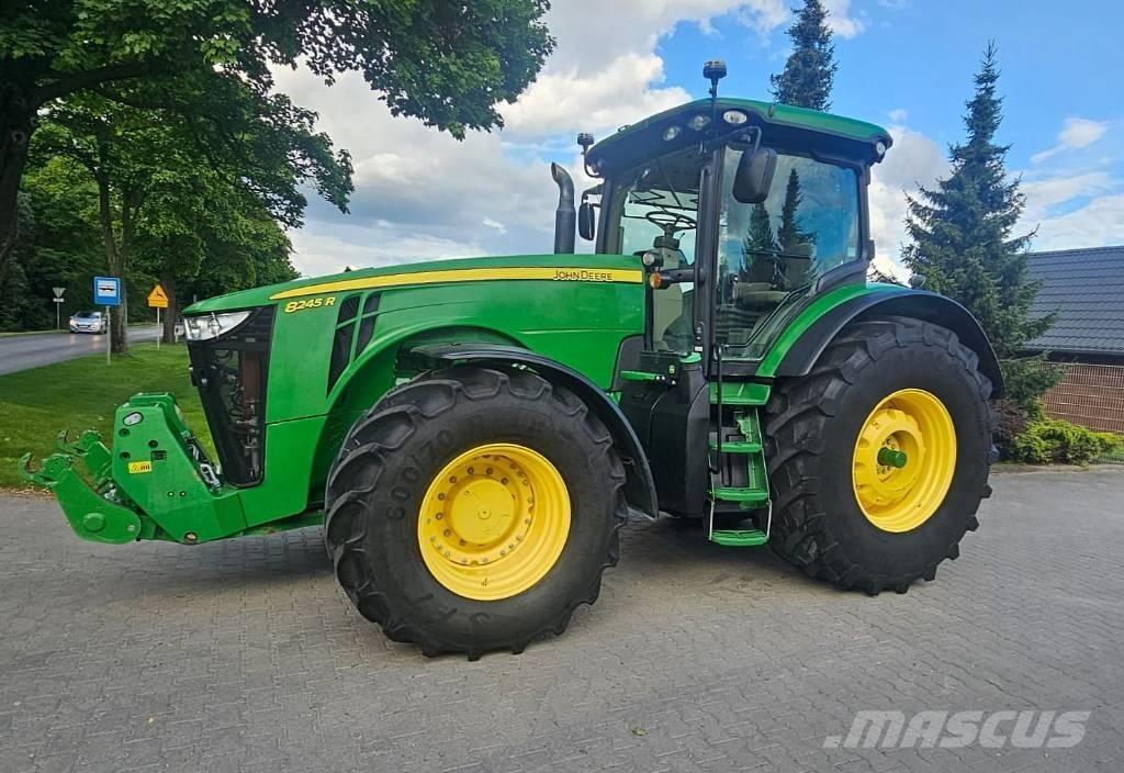 John Deere 8245 R Traktorid