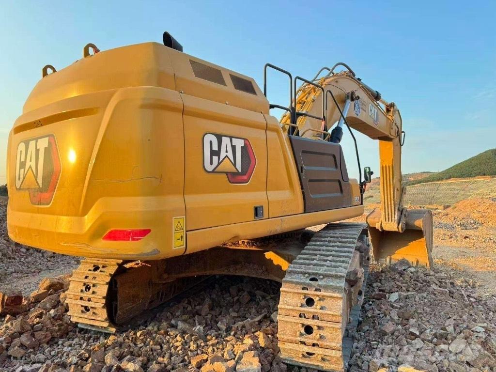 CAT 352 Roomikekskavaatorid