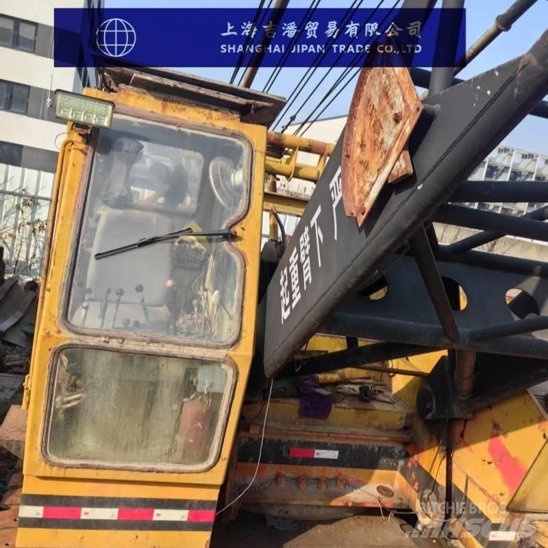 Hitachi KH180 Roomikkraanad