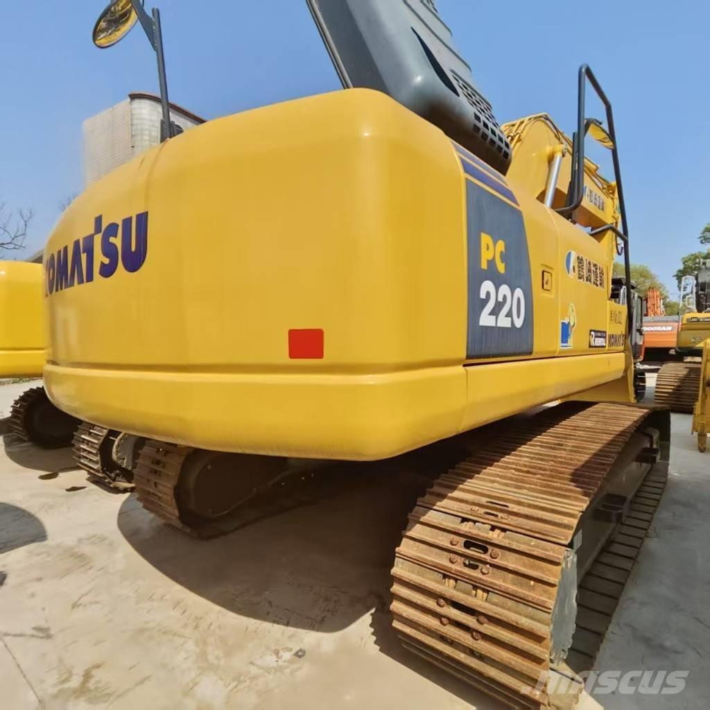 Komatsu PC 220-8 Roomikekskavaatorid