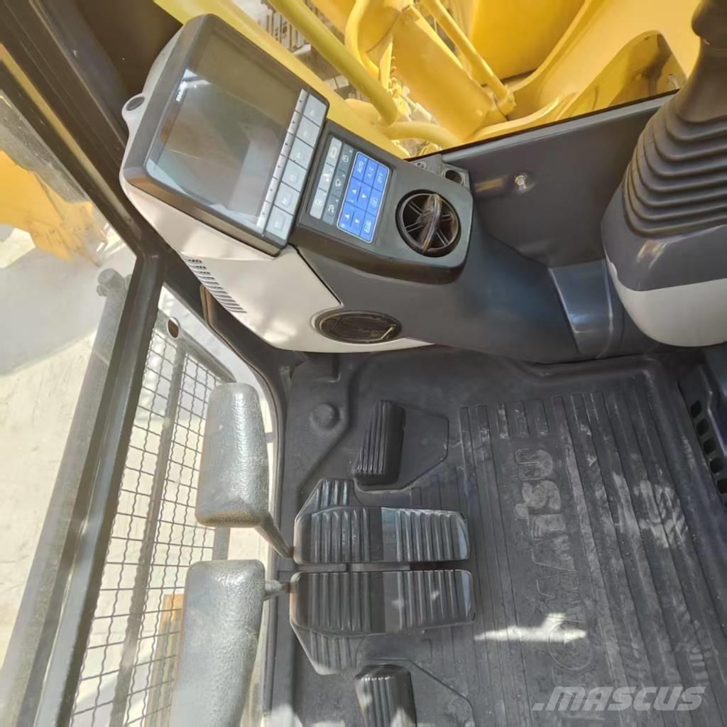 Komatsu PC 220-8 Roomikekskavaatorid