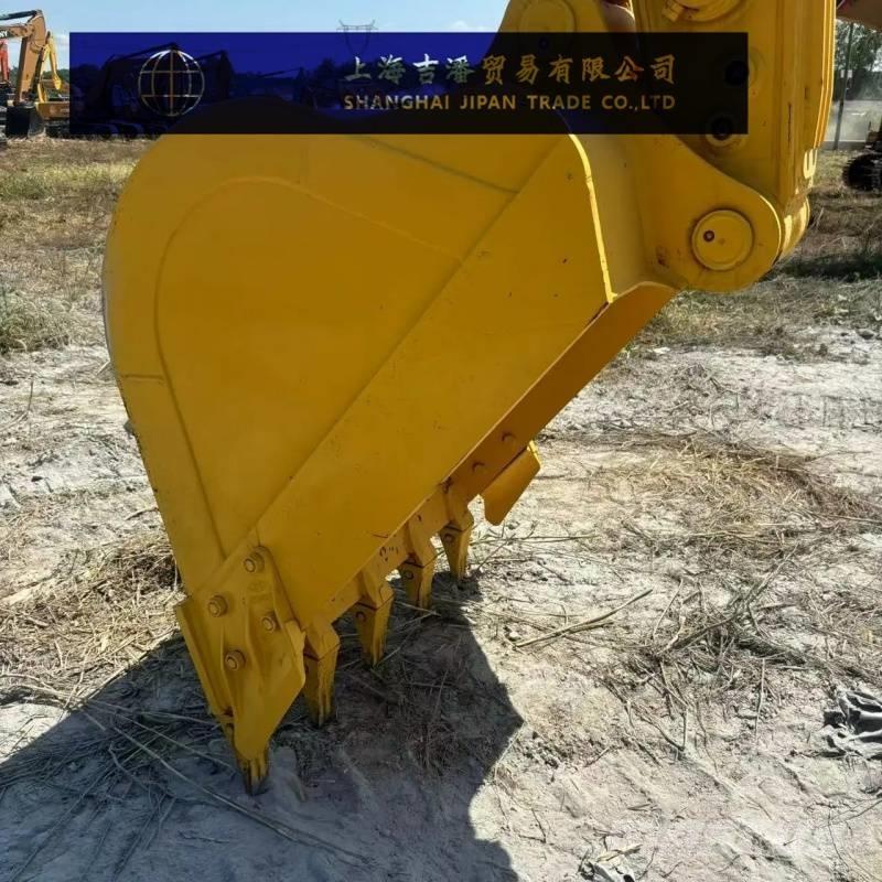 Komatsu PC 210 Roomikekskavaatorid