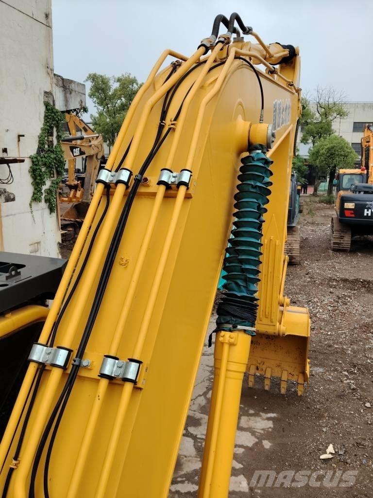 Komatsu PC 200-8 Roomikekskavaatorid