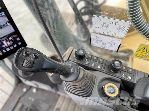 CAT 320 Roomikekskavaatorid