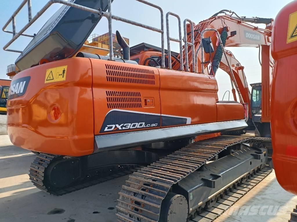 Doosan DX300-9 Roomikekskavaatorid