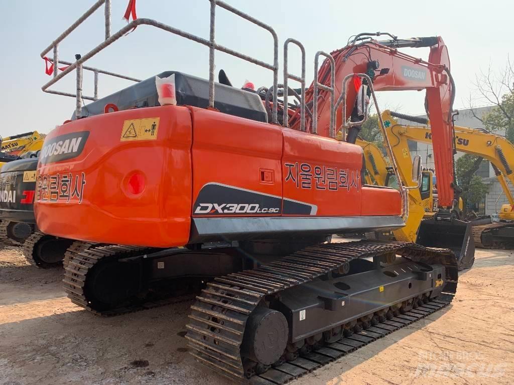 Doosan DX 300 LCA Roomikekskavaatorid