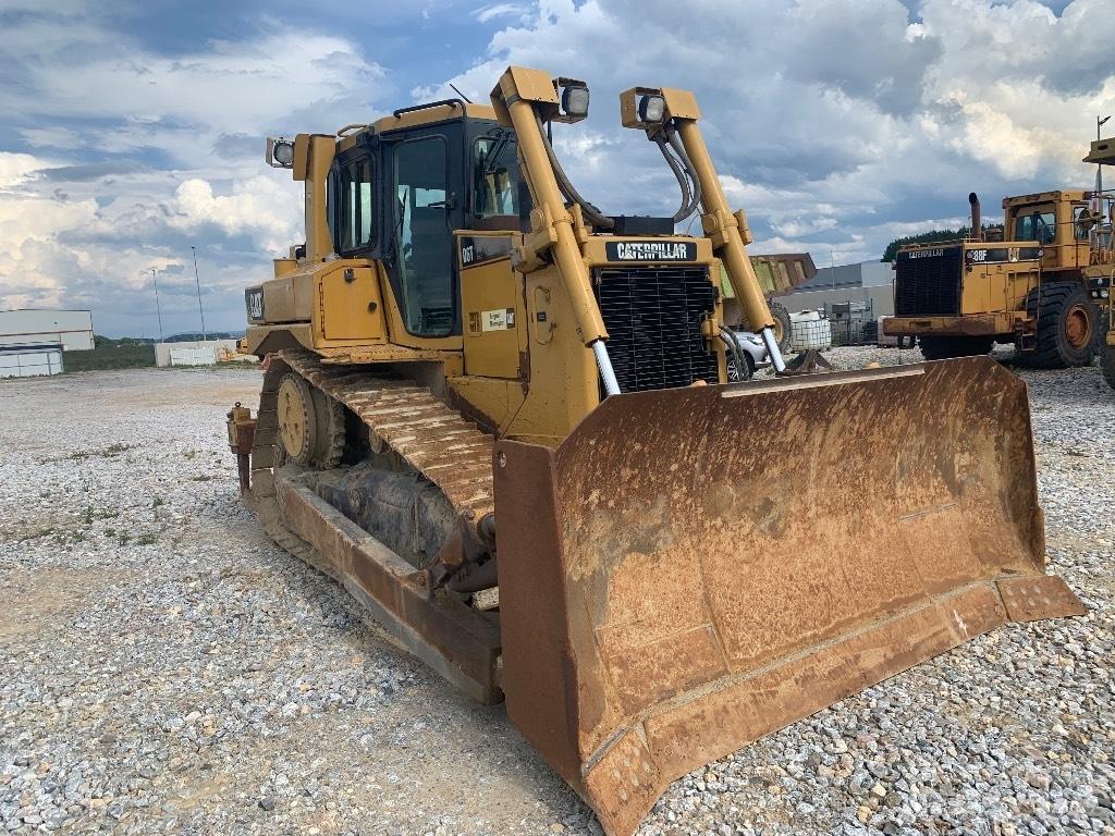 CAT D 6 T Buldooserid