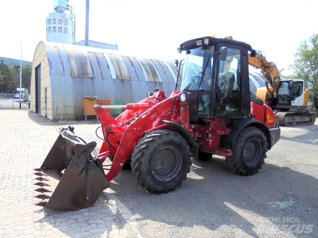 JCB 407 Rataslaadurid