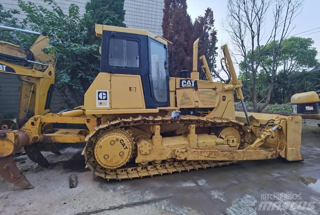 CAT D 7 G Buldooserid