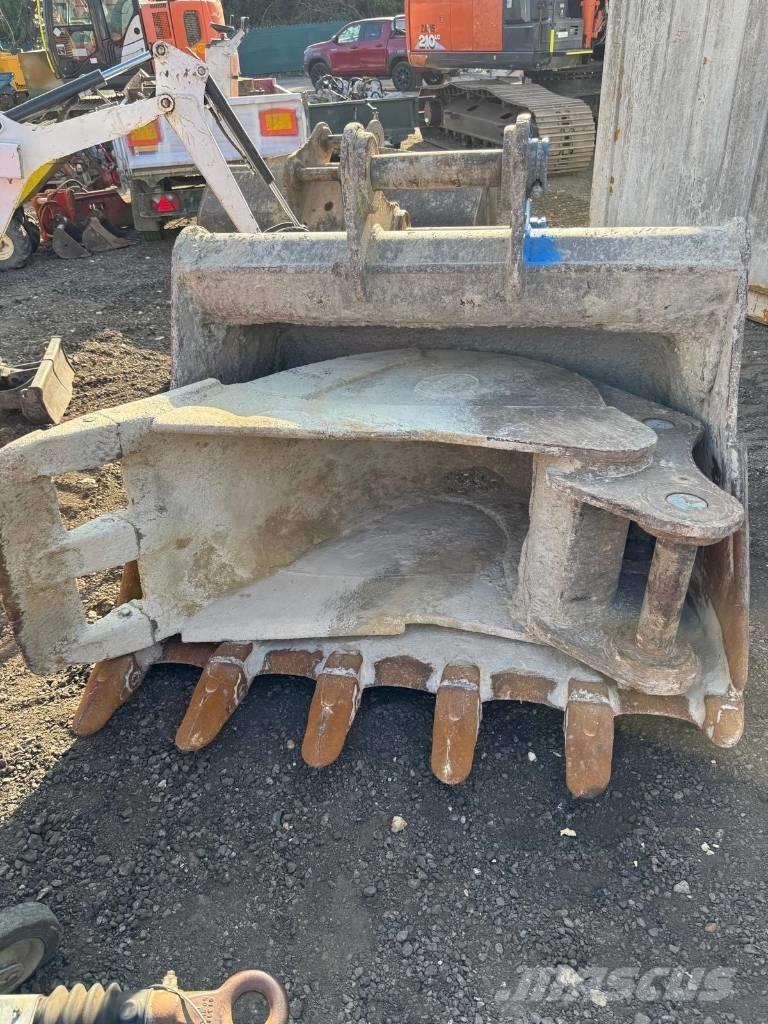 Hitachi ZX 210 LC-6 Roomikekskavaatorid