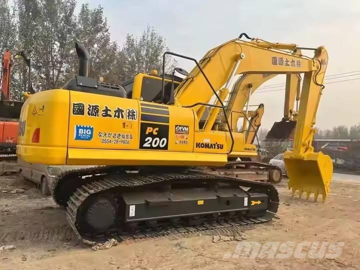 Komatsu PC 200 Roomikekskavaatorid