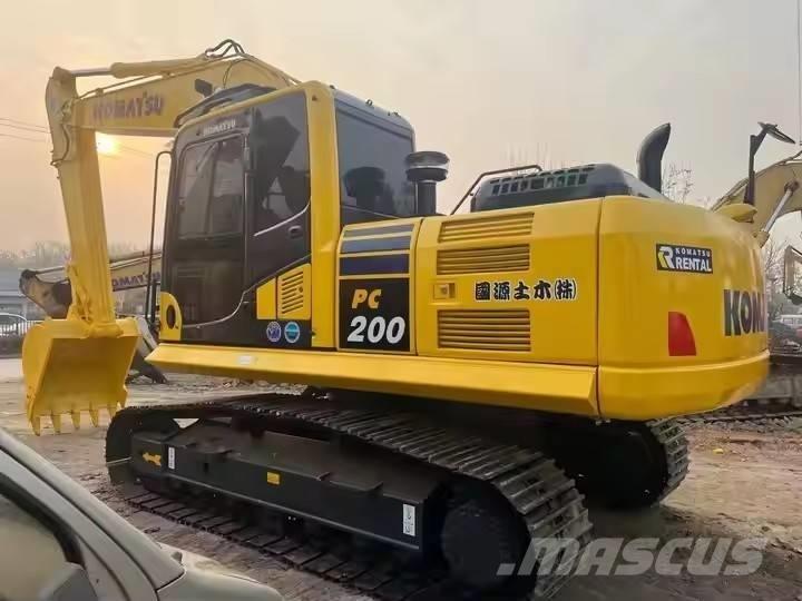 Komatsu PC 200 Roomikekskavaatorid
