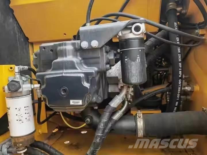 Komatsu PC 200 Roomikekskavaatorid