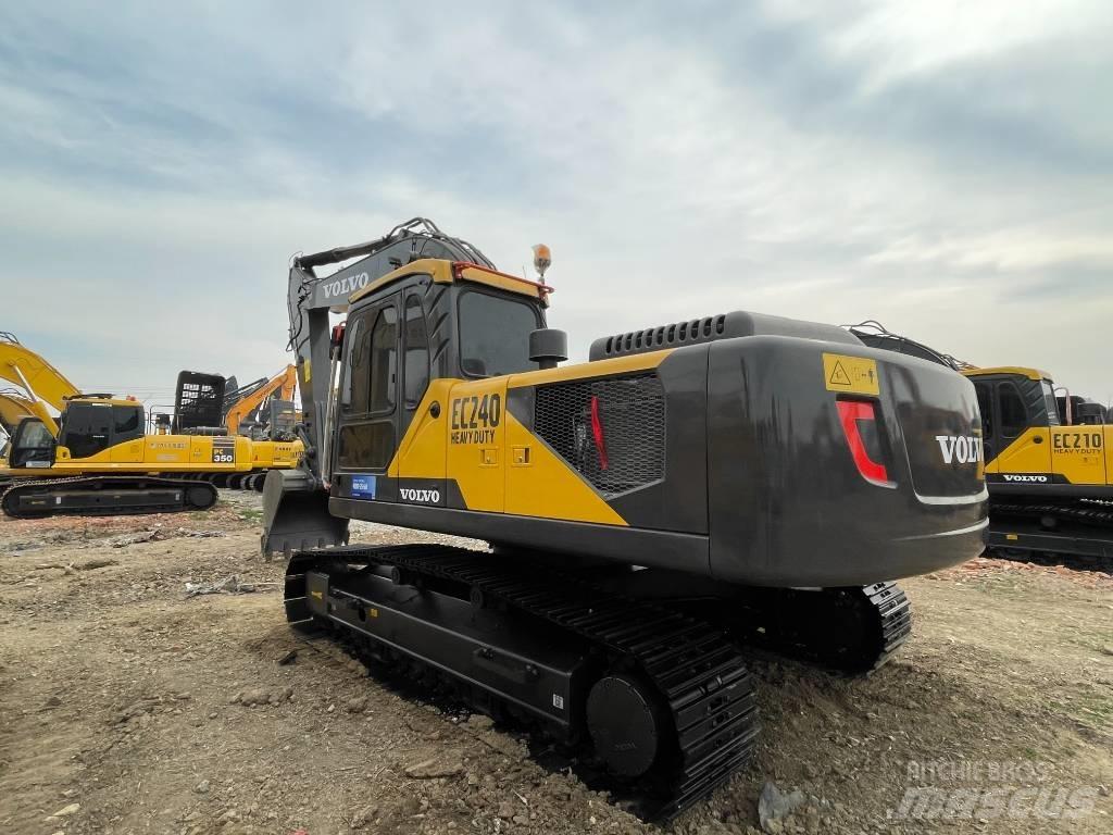 Volvo EC 240 Roomikekskavaatorid