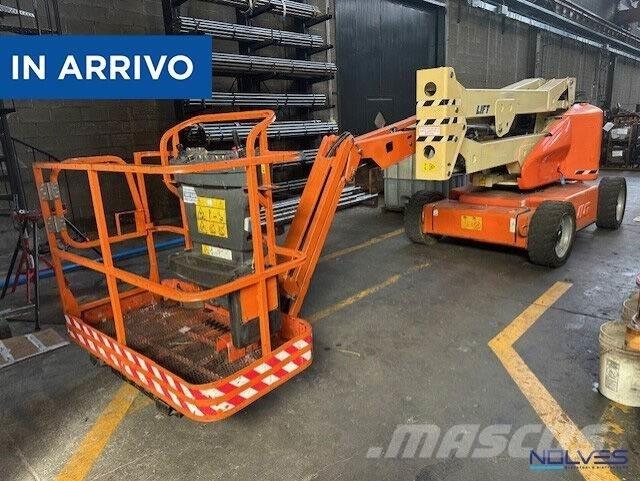 JLG E450AJ Iseliikuvad poomtõstukid