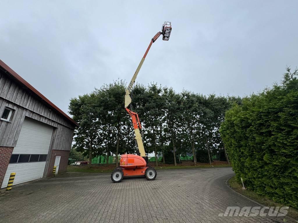 JLG 600 AJ Iseliikuvad poomtõstukid