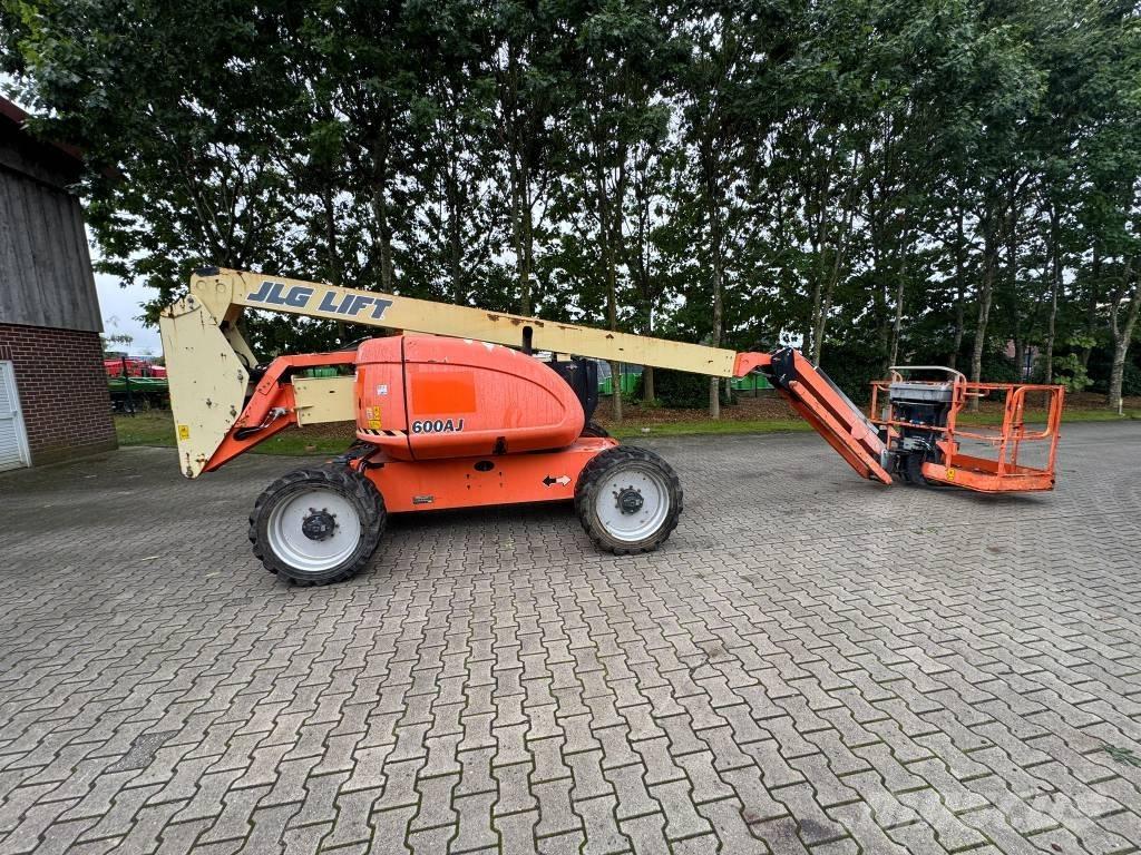 JLG 600 AJ Iseliikuvad poomtõstukid