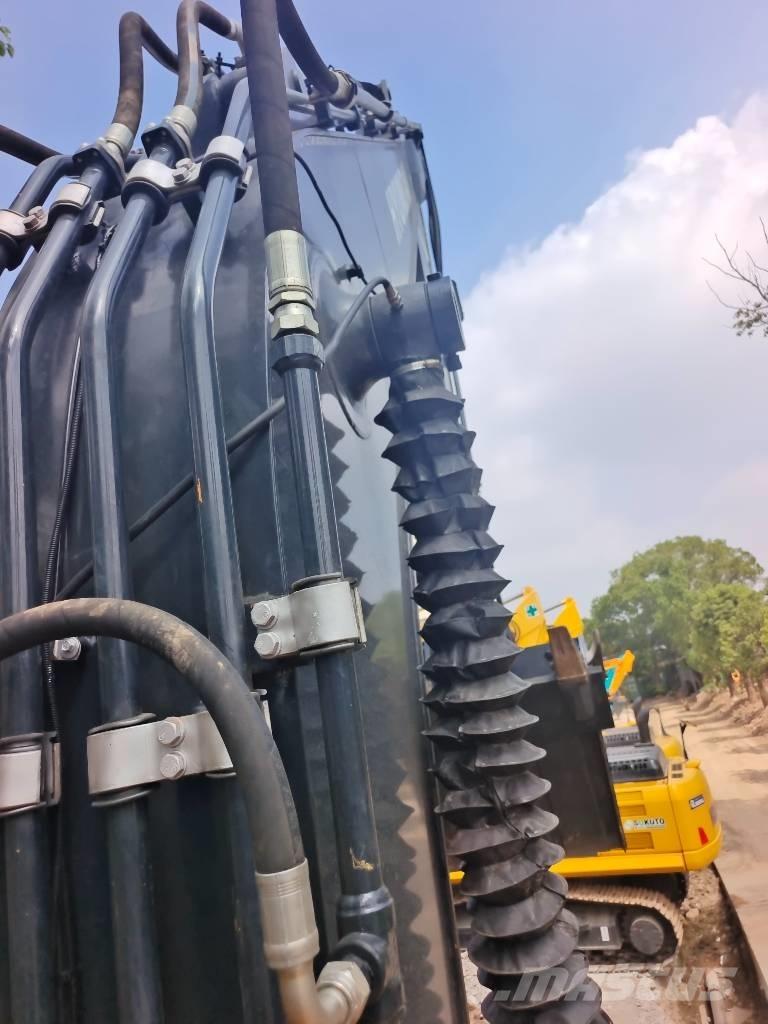 Hyundai HX 220 Roomikekskavaatorid