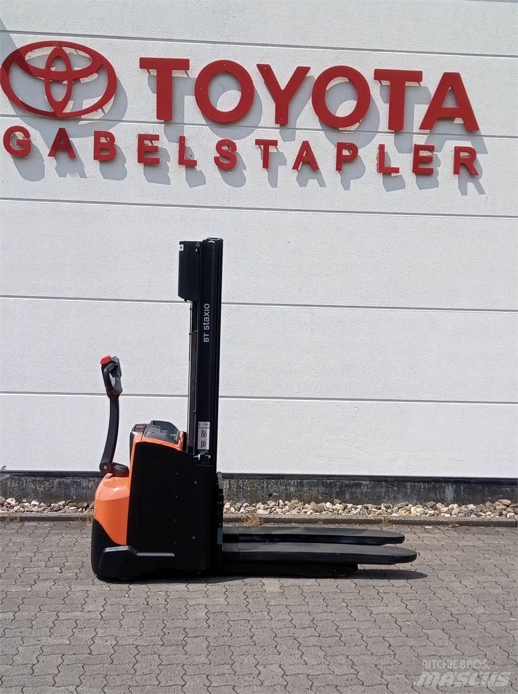 Toyota SWE120L Järelkäidavad virnastajad