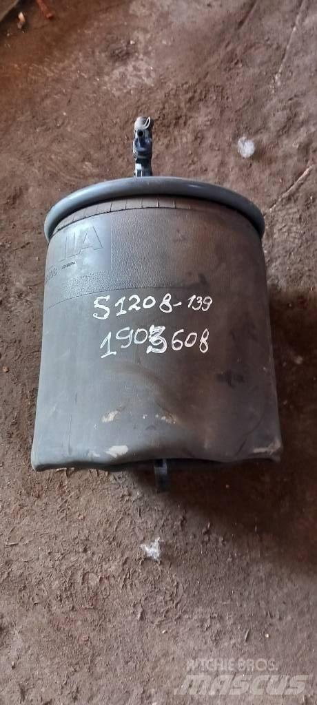 Scania 94 D.   1903608 Sillad