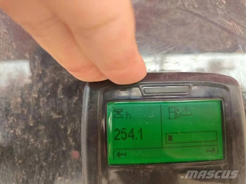 JLG 660 SJ Teleskoop poomtõstukid