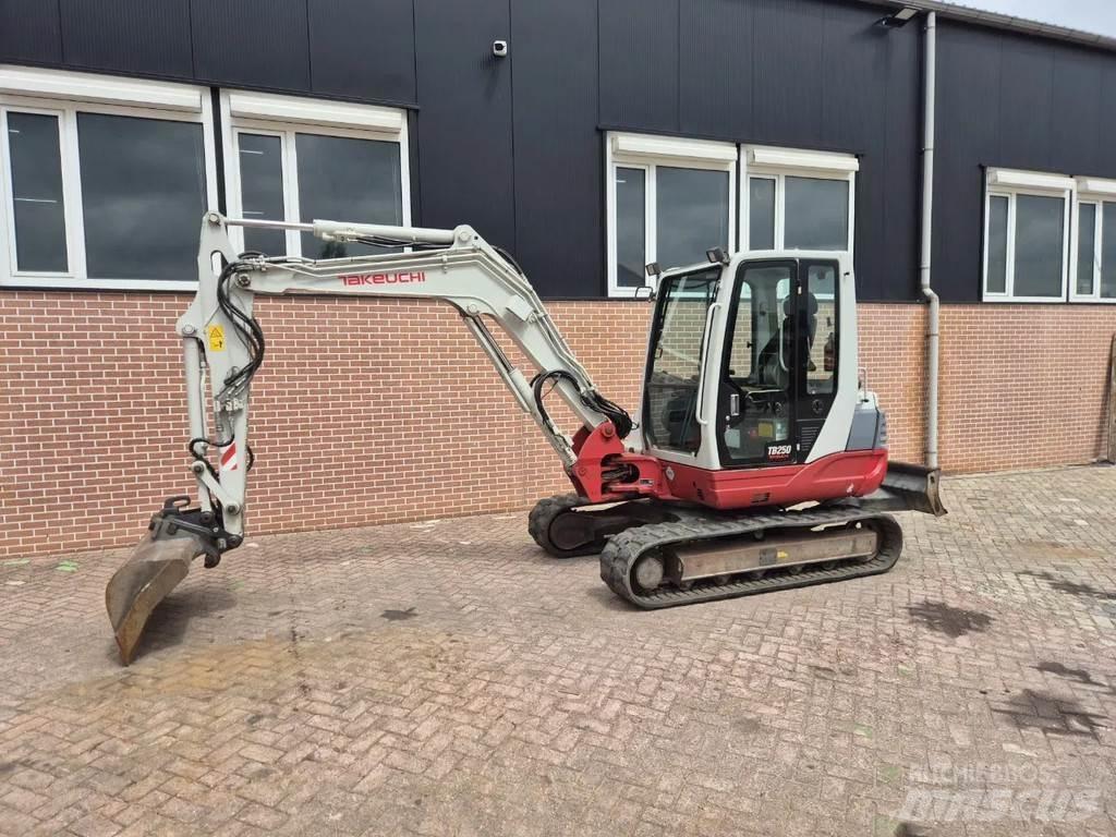 Takeuchi TB250 Miniekskavaatorid < 7 t
