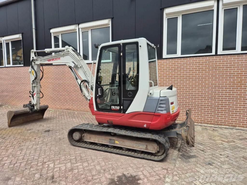 Takeuchi TB250 Miniekskavaatorid < 7 t