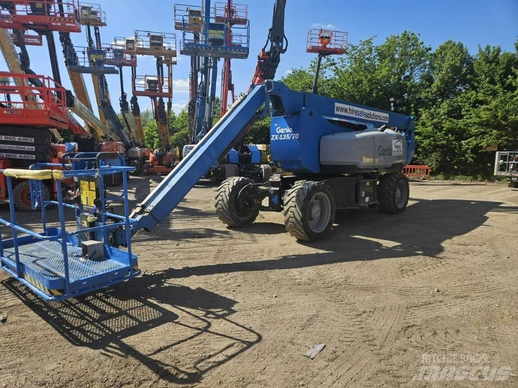 Genie ZX 135/70 Iseliikuvad poomtõstukid