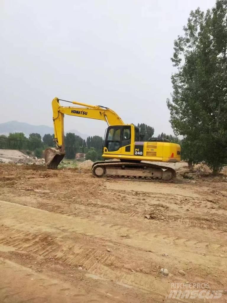 Komatsu PC 240 Roomikekskavaatorid