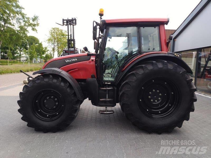 Valtra N 141 Traktorid