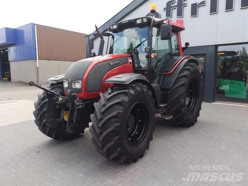 Valtra N 141 Traktorid