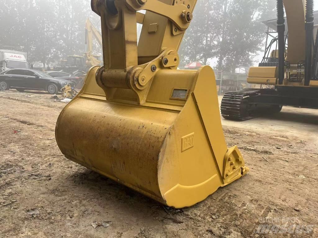 CAT 2021 CAT 330 Ratasekskavaatorid