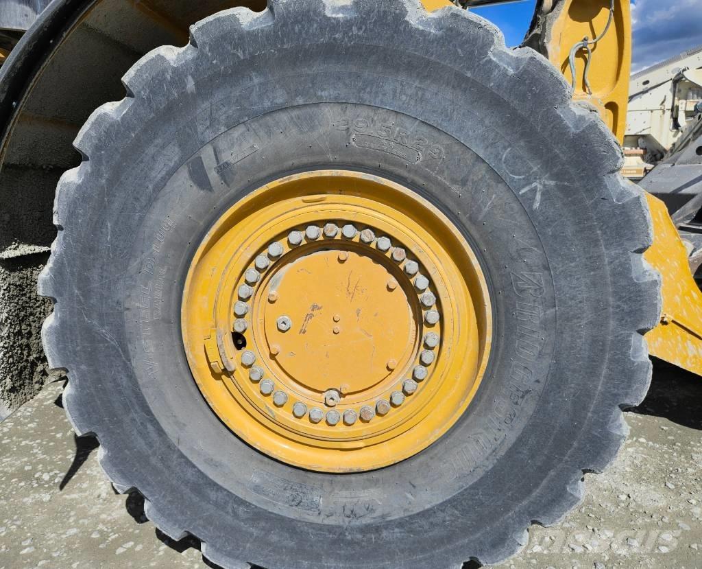 CAT 982 M Rataslaadurid
