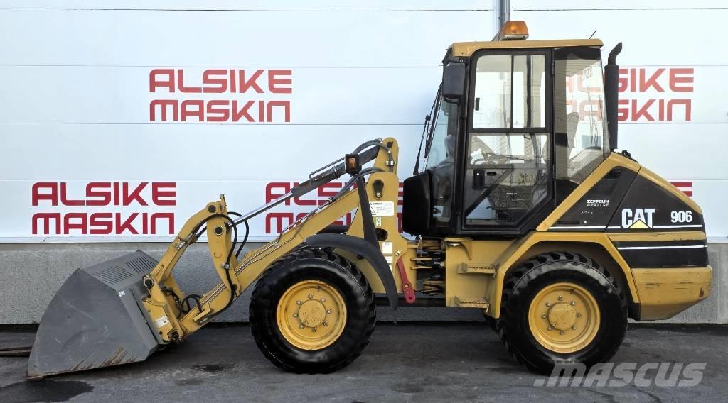 CAT 906 Rataslaadurid