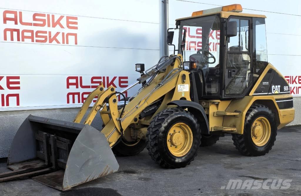 CAT 906 Rataslaadurid
